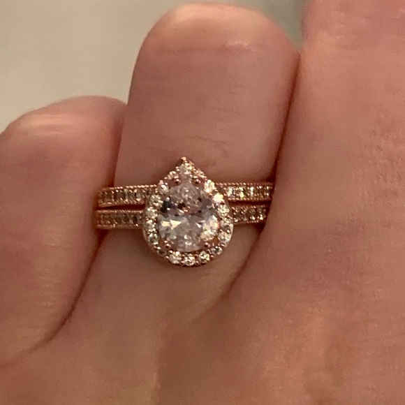 Rose Gold Diamond Pear Cut Ring Set - Picture 3 of 6